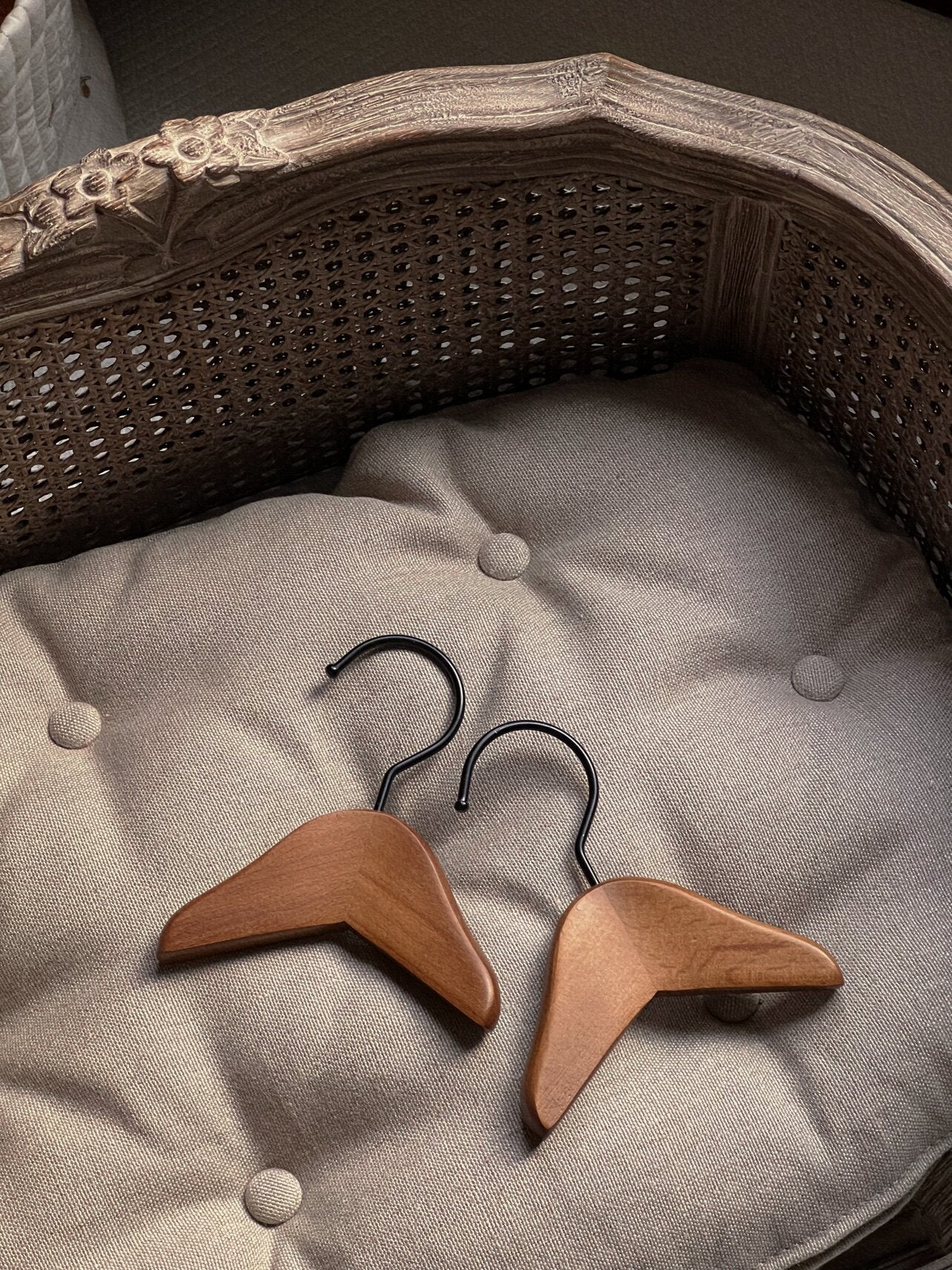 OU Solid Beech Wood Pet Hanger – Mini Wooden Hanger