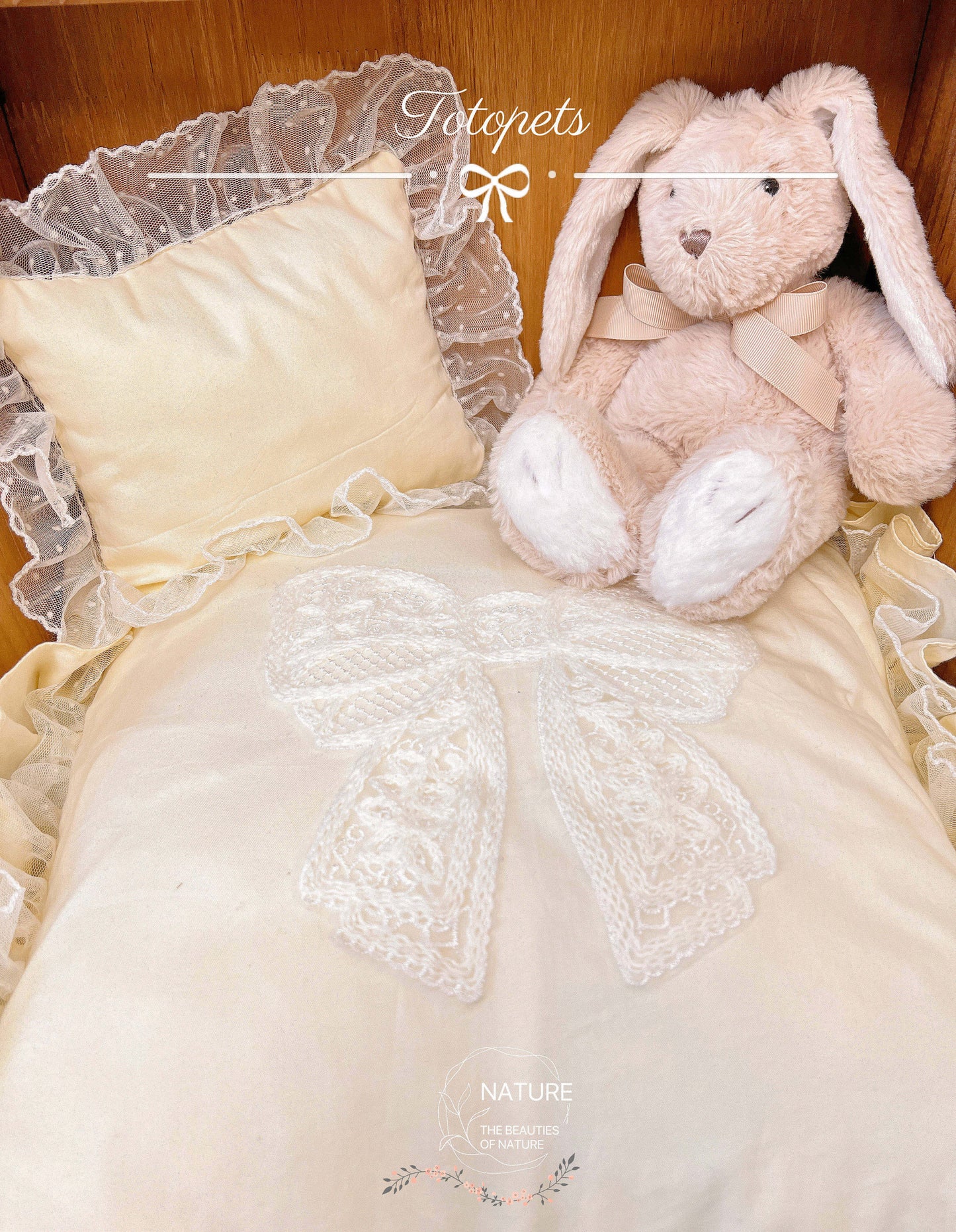 Totopets Vintage Lace Pet Bed Washable