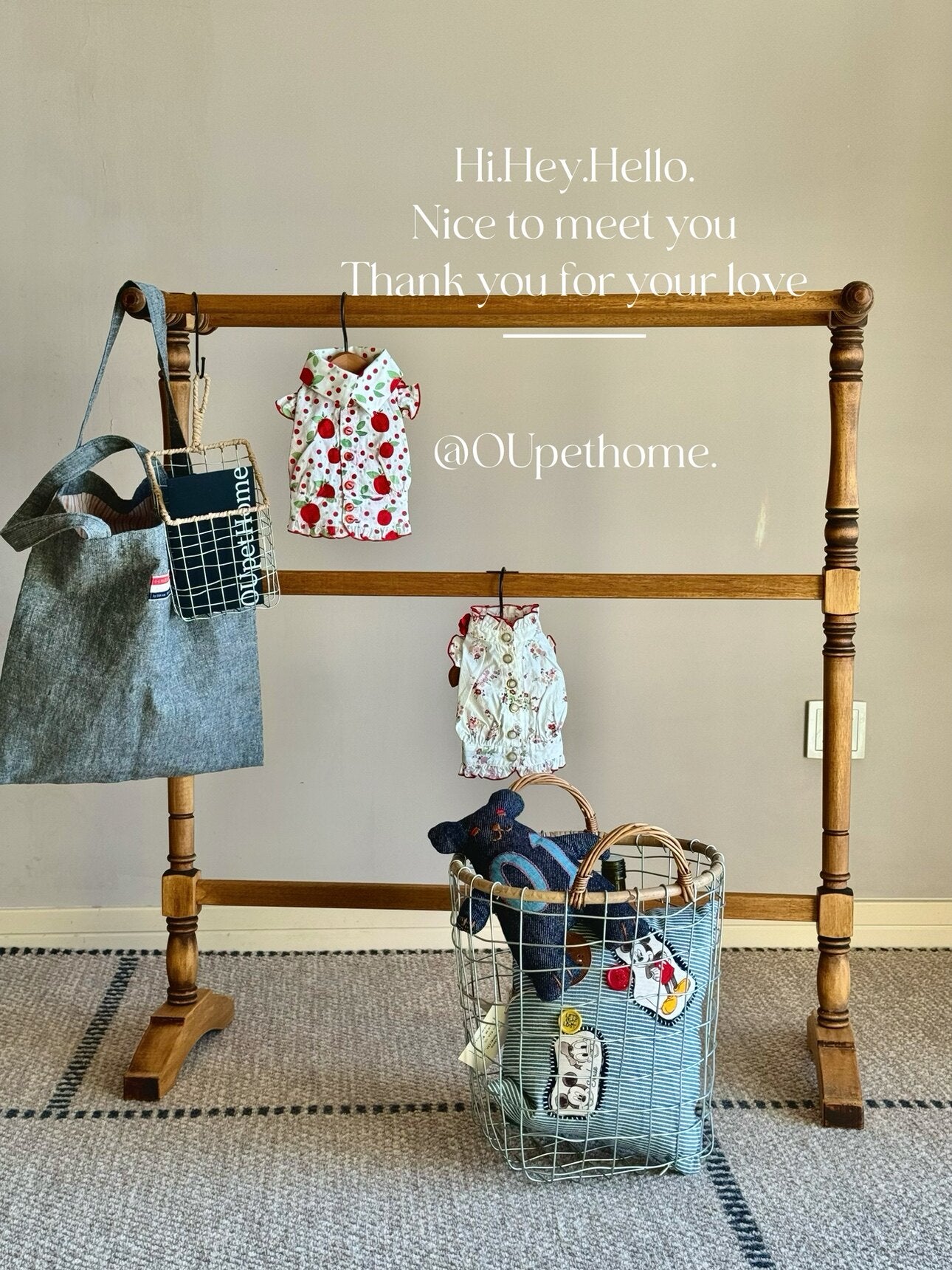 OU Solid Wood Pet Garment Rack with Hangers