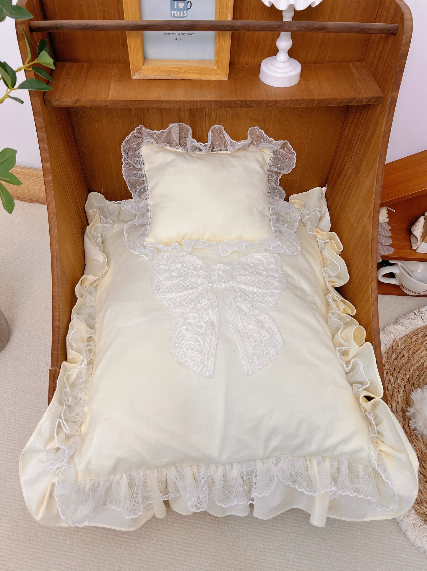 Totopets Vintage Lace Pet Bed Washable