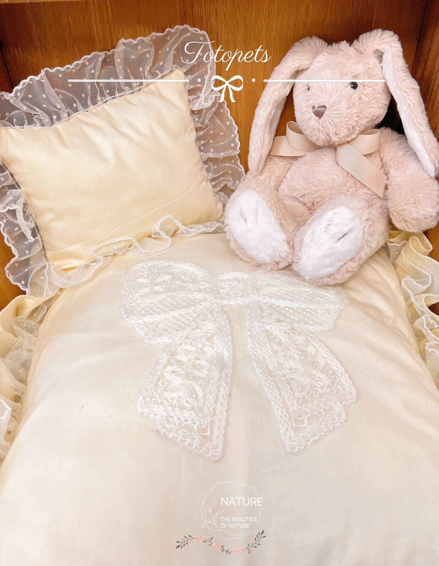 Totopets Vintage Lace Pet Bed Washable