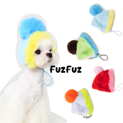 Sombrero de felpa con pompones FuzFuz para mascotas