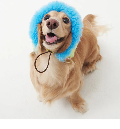 Sombrero de felpa con pompones FuzFuz para mascotas